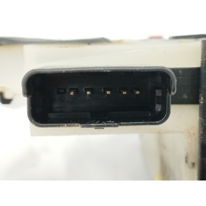 CERRADURA PUERTA TRASERA DERECHA