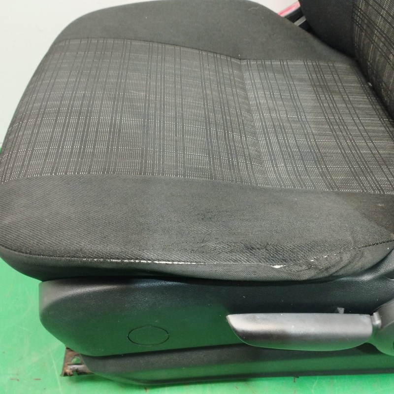 ASIENTO DELANTERO IZQUIERDO OBSERVAR FOTOS NECESITA REPARACION