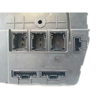 Recambio de caja reles / fusibles para renault scenic ii 1.5 dci diesel referencia OEM IAM 8200525384 S118400150D 