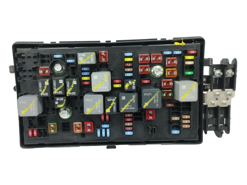 Recambio de caja reles / fusibles para opel insignia berlina 2.0 16v cdti referencia OEM IAM 1334347901  