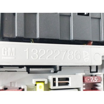 Recambio de caja reles / fusibles para opel insignia berlina 2.0 16v cdti referencia OEM IAM 13222786  