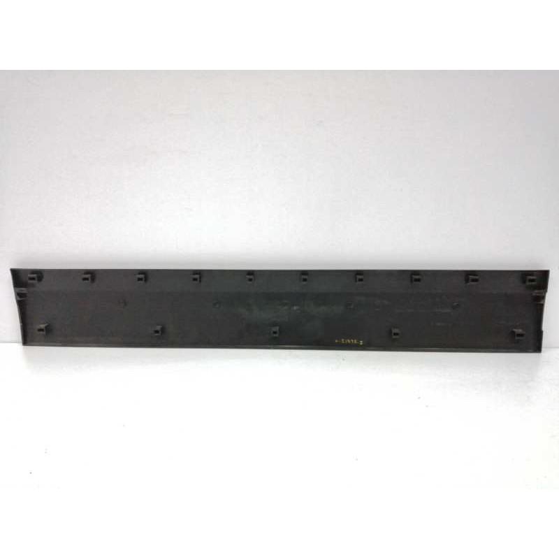 MOLDURA LATERAL TRASERA IZQUIERDA SOPORTE ROTO