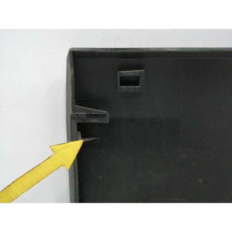 MOLDURA LATERAL TRASERA IZQUIERDA SOPORTE ROTO