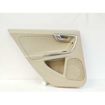 GUARNECIDO PUERTA TRASERA IZQUIERDA 8635872 TIENE ALGUNA MARCA 