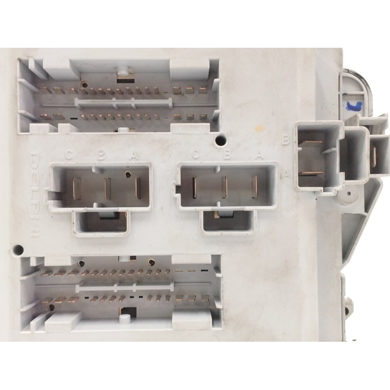 CAJA RELES / FUSIBLES