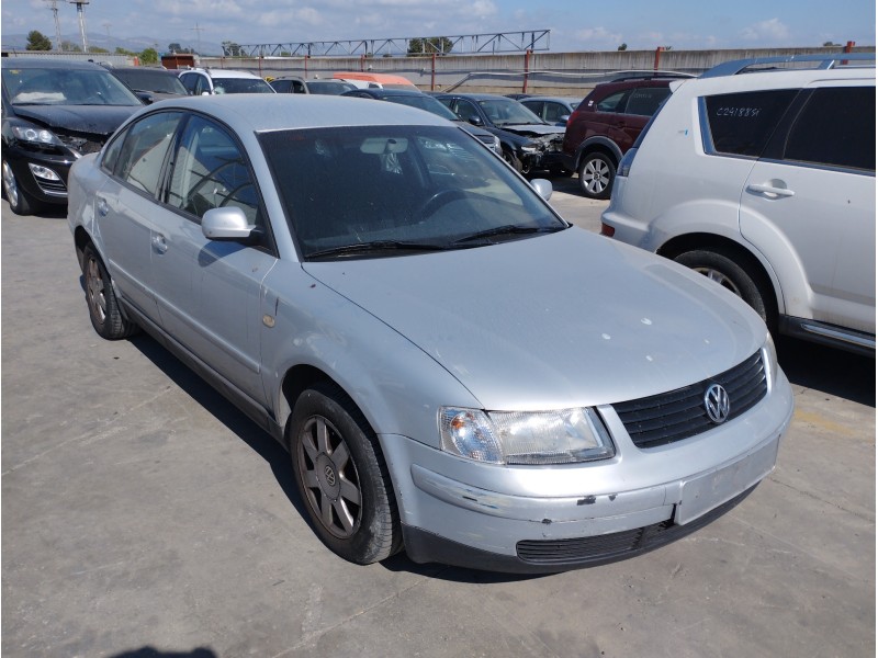 VOLKSWAGEN PASSAT BERLINA (3B2)
