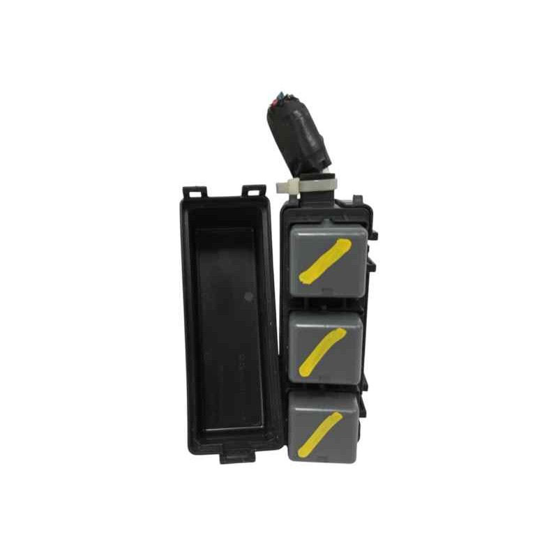 CAJA RELES / FUSIBLES