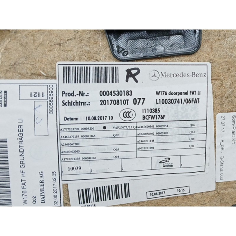 GUARNECIDO PUERTA DELANTERA IZQUIERDA