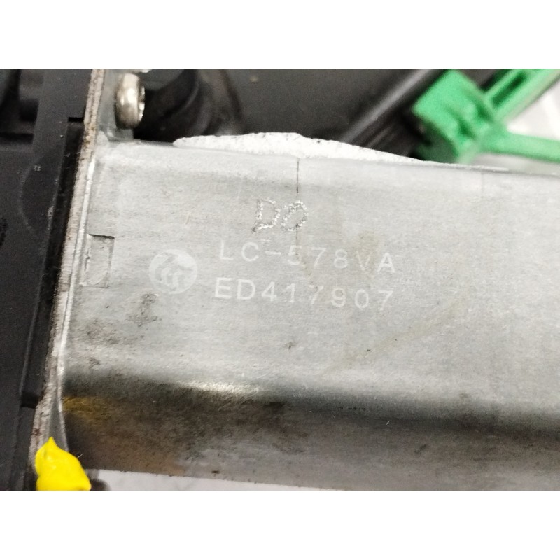 ELEVALUNAS DELANTERO DERECHO