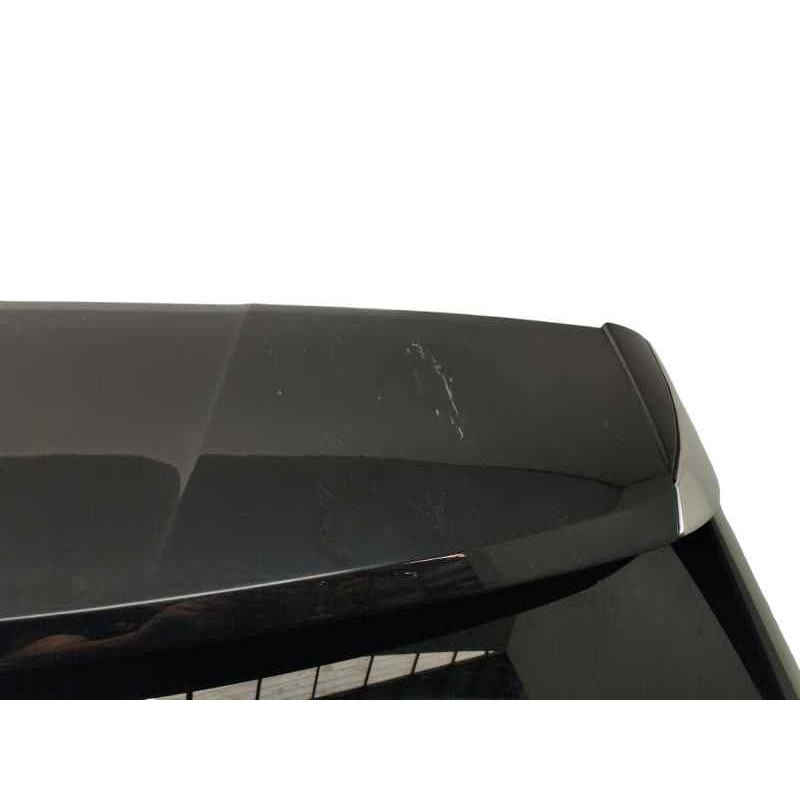 PORTON TRASERO NECESITA REPARACION