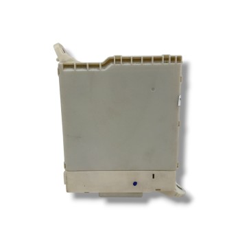 Recambio de caja reles / fusibles para lexus is200 (ds2/is2) 2.2 d-cat referencia OEM IAM 8273053050  