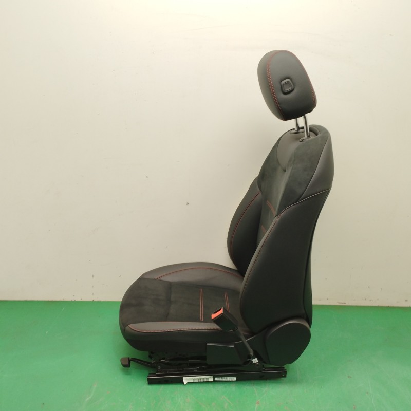 ASIENTO DELANTERO DERECHO PROTECTOR SALTADO