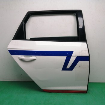PUERTA TRASERA DERECHA 5F4833056 NECESITA REPARACION 