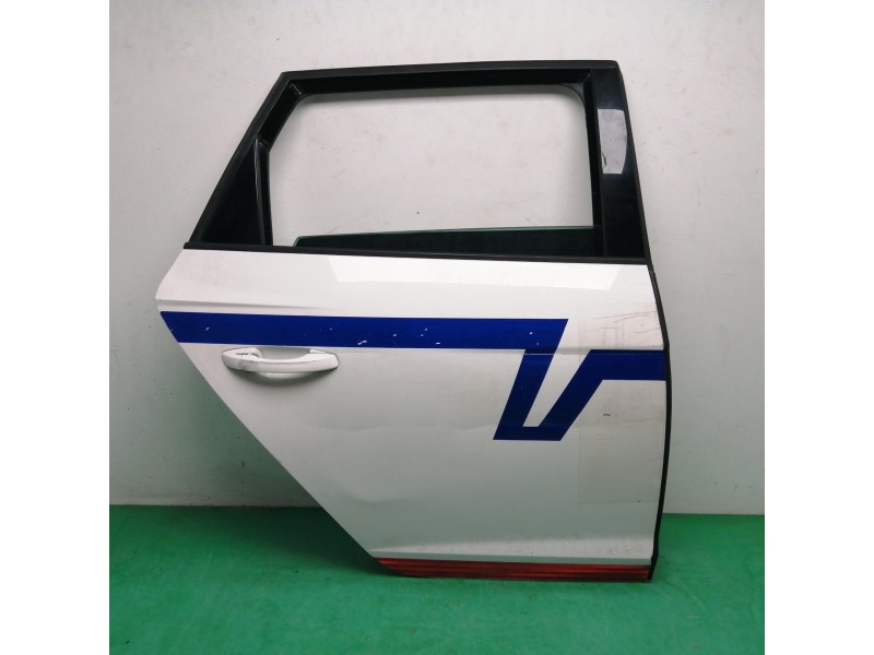 Recambio de puerta trasera derecha para seat leon st (5f8) 2.0 tdi referencia OEM IAM 5F4833056 NECESITA REPARACION Recambio de puerta trasera derecha para seat leon st (5f8) 2.0 tdi referencia OEM IAM 5F4833056 NECESITA REPARACION