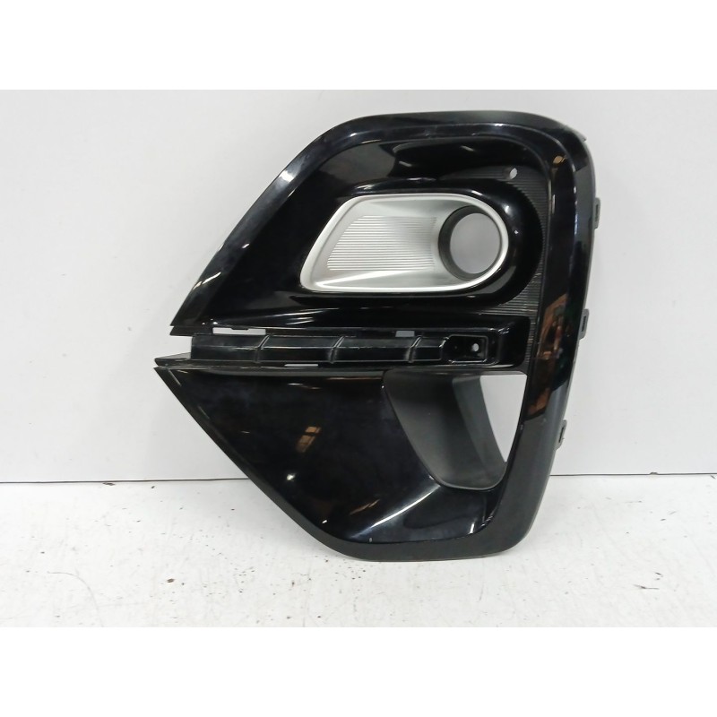 Recambio de molduras delanteras para kia sportage iv (ql, qle) 1.6 crdi referencia OEM IAM 86525F1510  