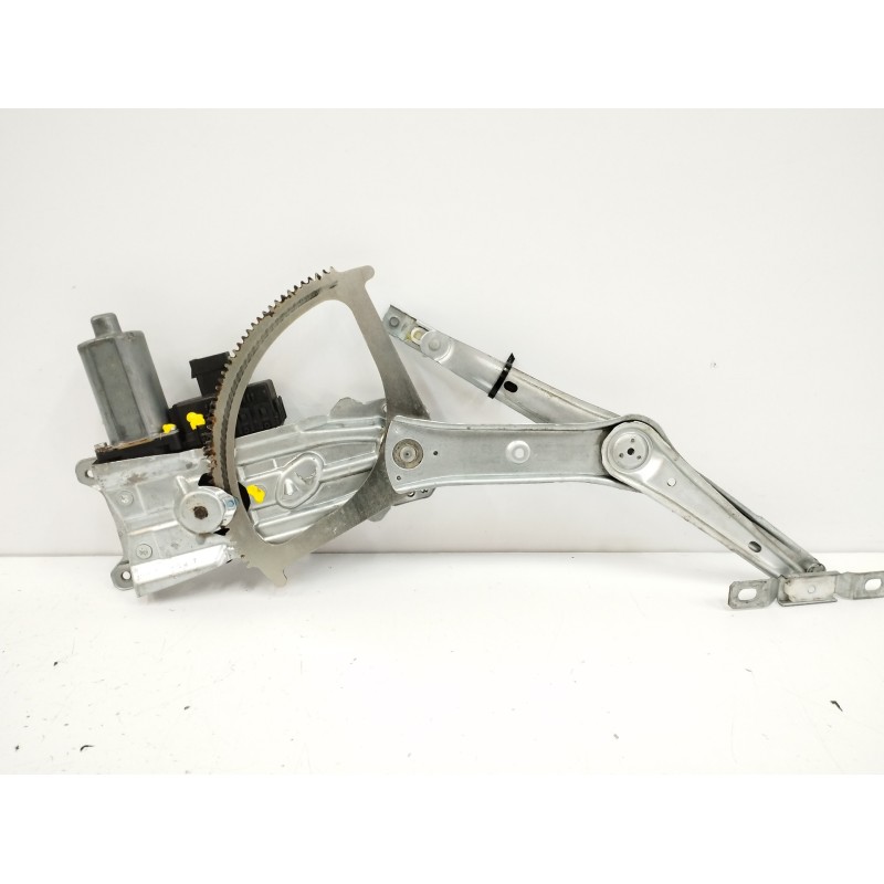 ELEVALUNAS DELANTERO DERECHO 13100418