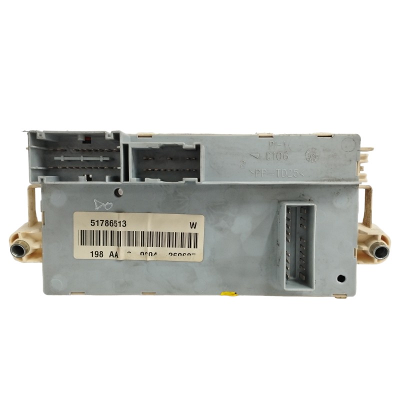 CAJA RELES / FUSIBLES