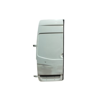 PORTON TRASERO IZQUIERDO A9067400905 NECESITA REPARACION 