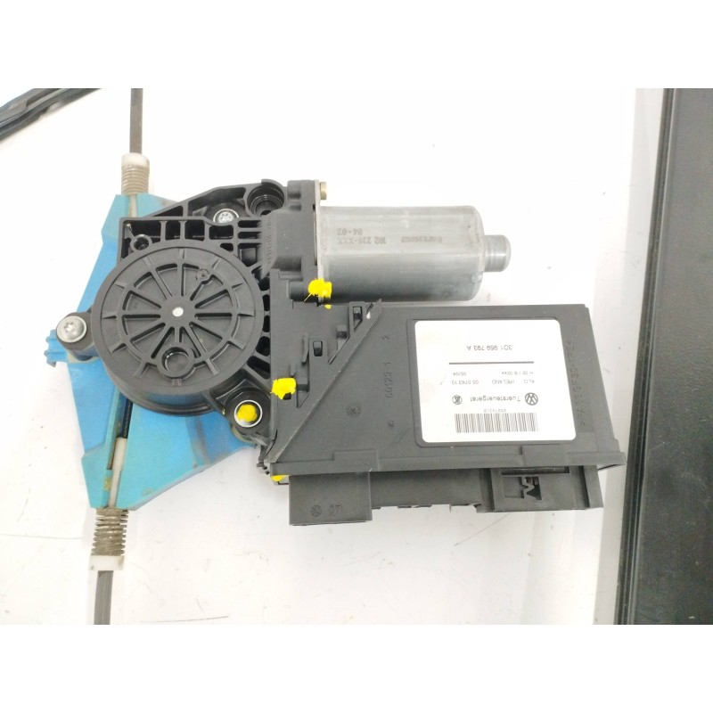 ELEVALUNAS DELANTERO IZQUIERDO