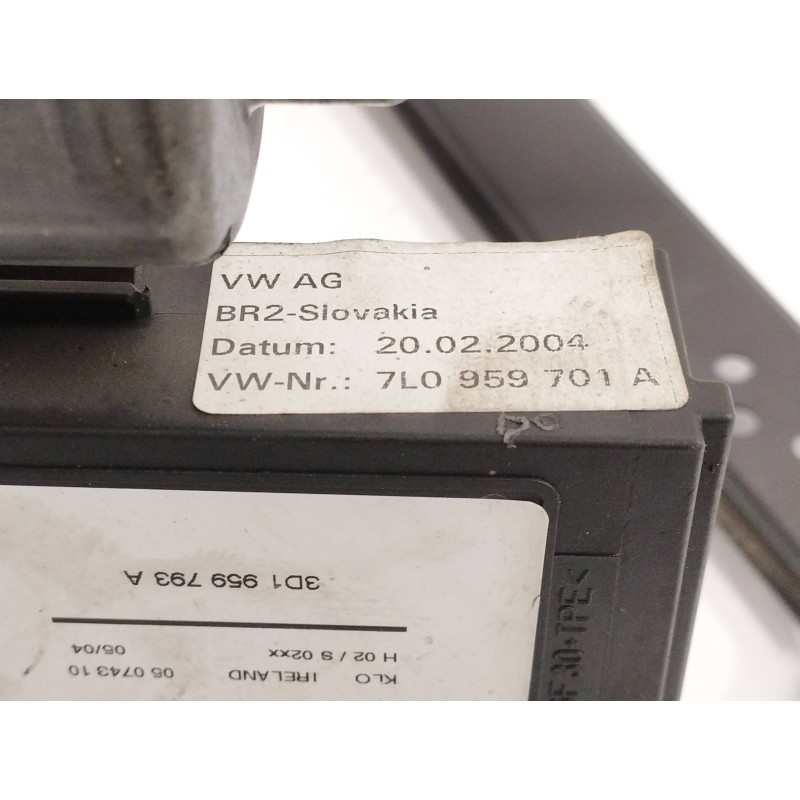 ELEVALUNAS DELANTERO IZQUIERDO