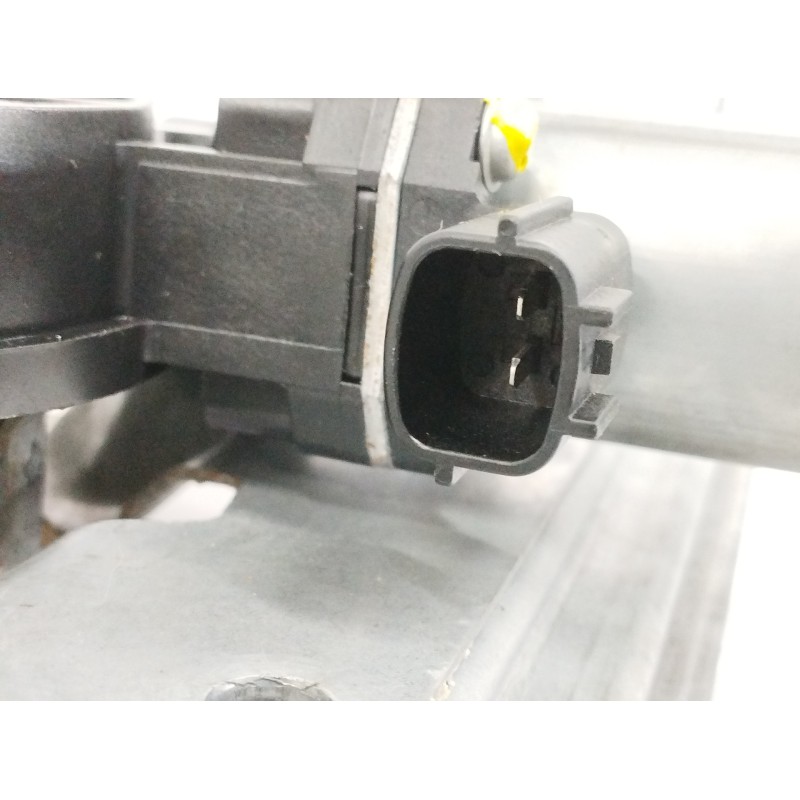 ELEVALUNAS DELANTERO DERECHO