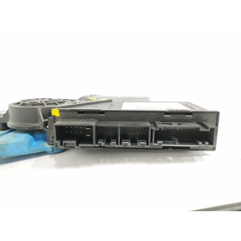 ELEVALUNAS TRASERO DERECHO