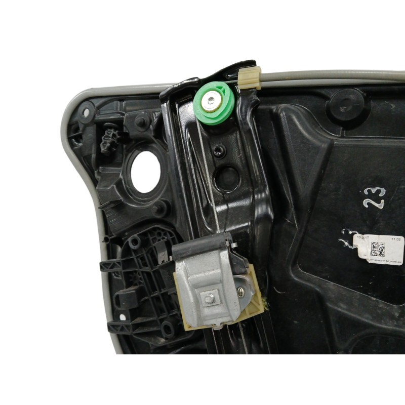 ELEVALUNAS DELANTERO DERECHO SIN MOTOR