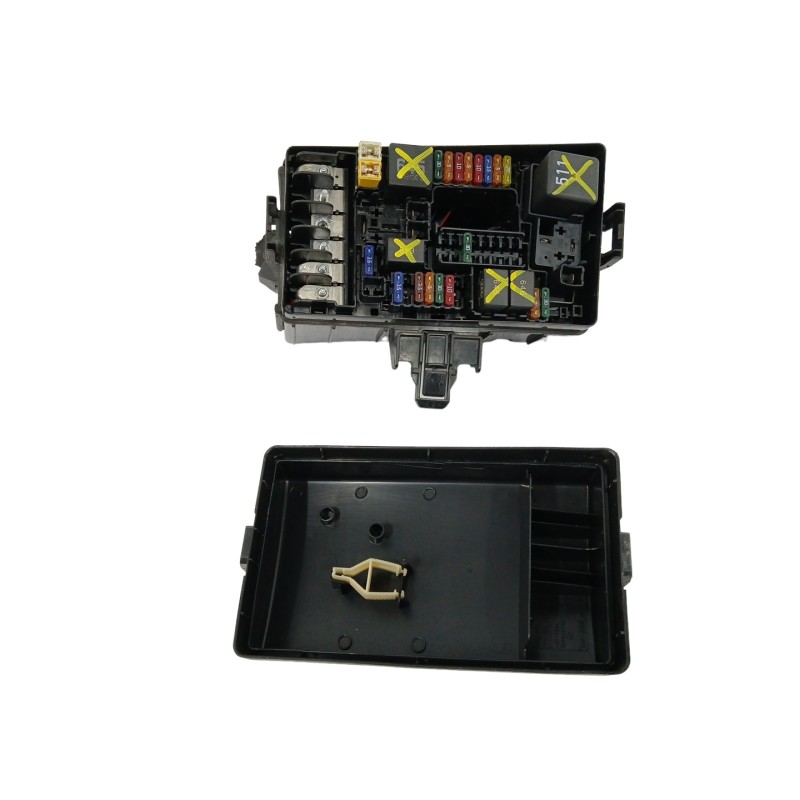 CAJA RELES / FUSIBLES