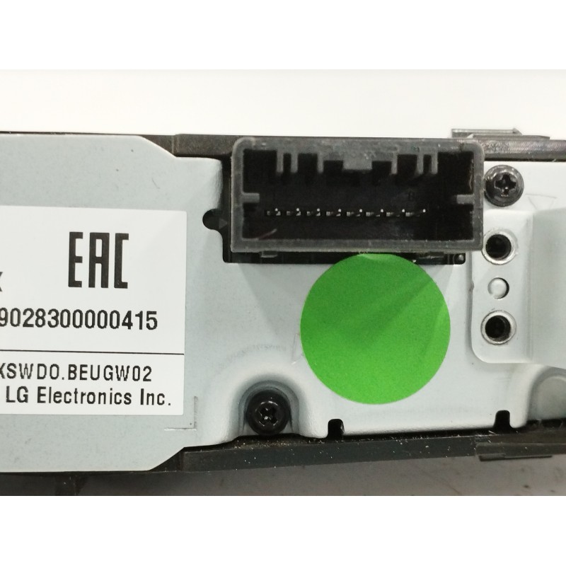 SISTEMA AUDIO / RADIO CD CONTROLES PANTALLA