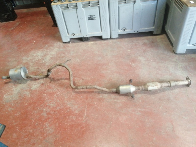 Recambio de tubo escape completo para toyota yaris (ksp9/scp9/nlp9) 1.4 turbodiesel cat referencia OEM IAM   