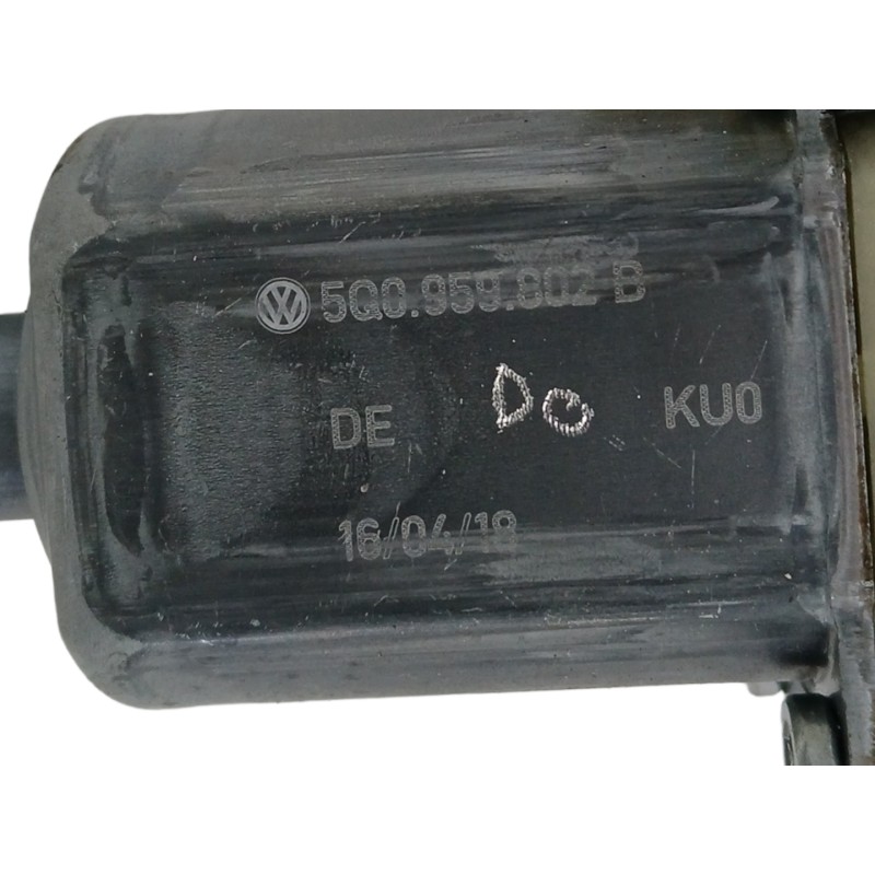 ELEVALUNAS DELANTERO DERECHO