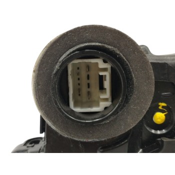 Recambio de cerradura puerta trasera derecha para toyota verso 1.6 16v cat referencia OEM IAM   