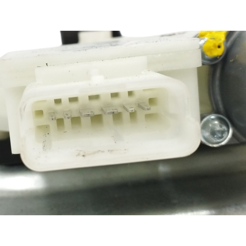 ELEVALUNAS TRASERO DERECHO