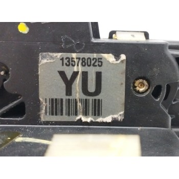 Recambio de cerradura puerta trasera derecha para opel insignia berlina 2.0 16v cdti referencia OEM IAM 13578025  