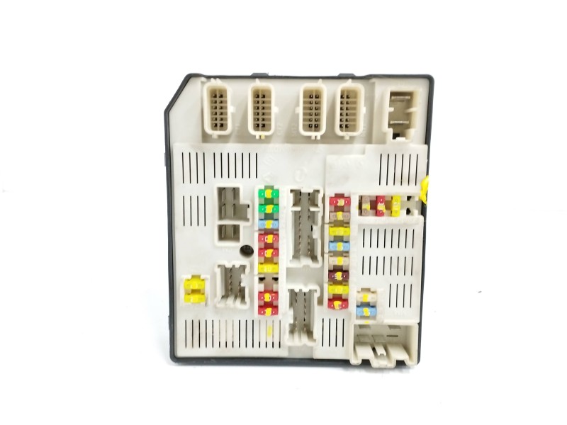Recambio de caja reles / fusibles para renault megane iii berlina 5 p 1.6 16v referencia OEM IAM 284B60009R  
