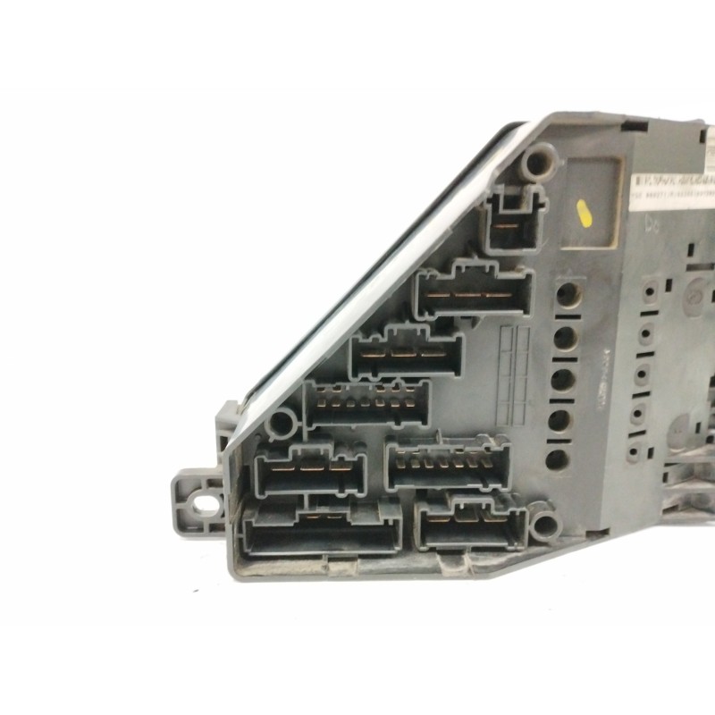 CAJA RELES / FUSIBLES