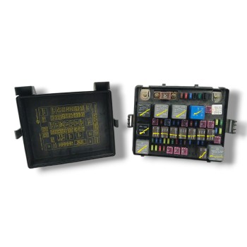 Recambio de caja reles / fusibles para ssangyong rodius xdi referencia OEM IAM 8234021120  