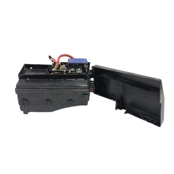 Recambio de caja reles / fusibles para volvo v40 1.6 diesel cat referencia OEM IAM AV6T14A067AC  