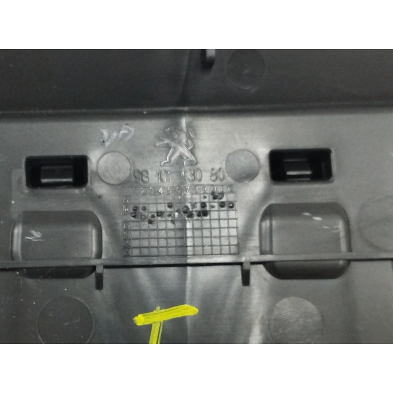 REJILLA AIREADORA LADO IZQUIERDO