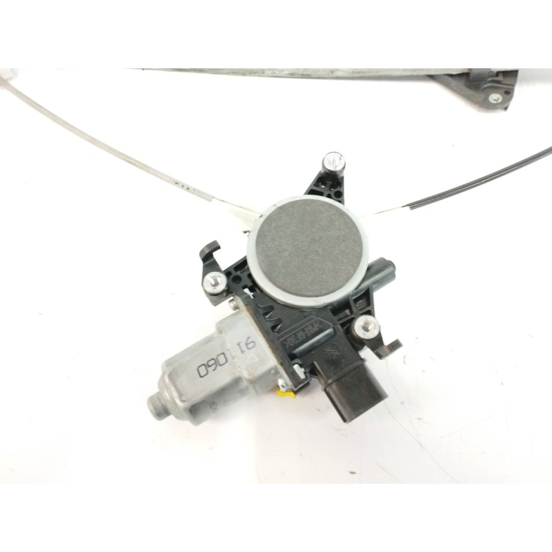 ELEVALUNAS DELANTERO DERECHO