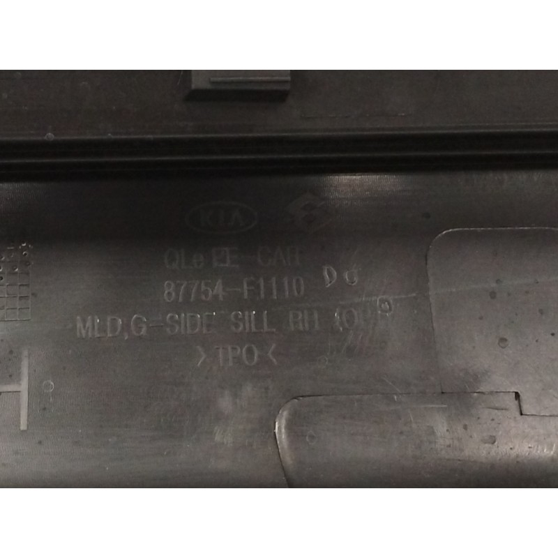 FALDON LATERAL LADO DERECHO