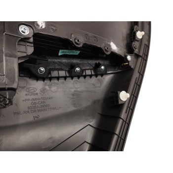 Recambio de guarnecido puerta trasera izquierda para hyundai kona 1.0 tgdi cat referencia OEM IAM 83351J9000 NEGRO 
