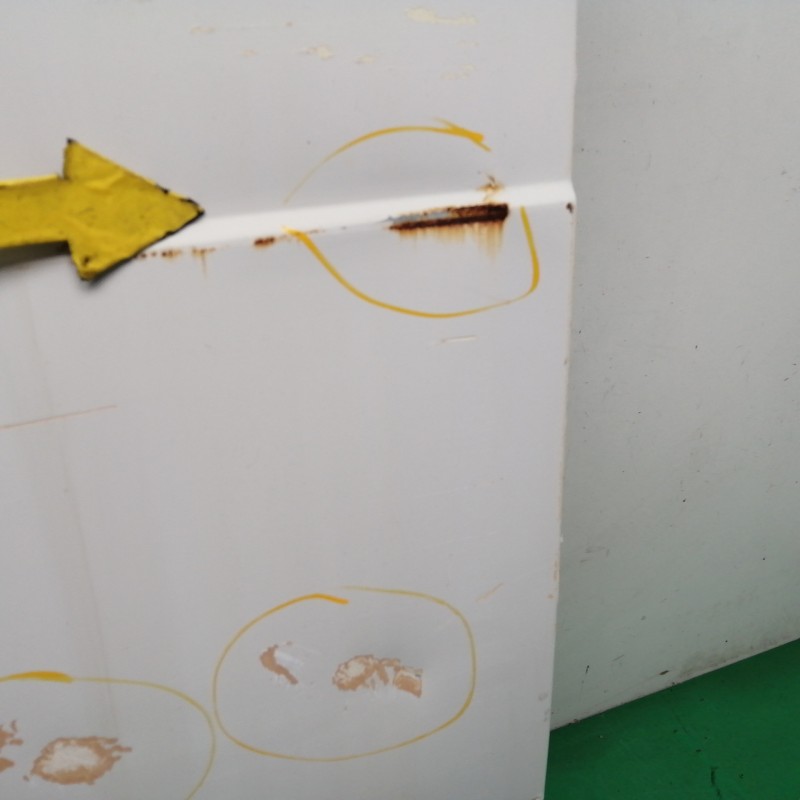 PUERTA TRASERA DERECHA NECESITA REPARACION