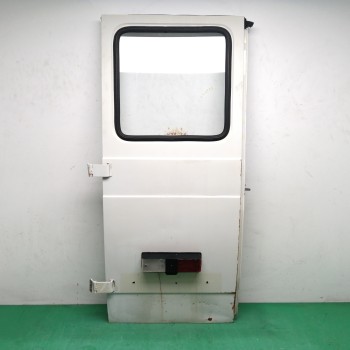 PORTON TRASERO IZQUIERDO NECESITA REPARACION 