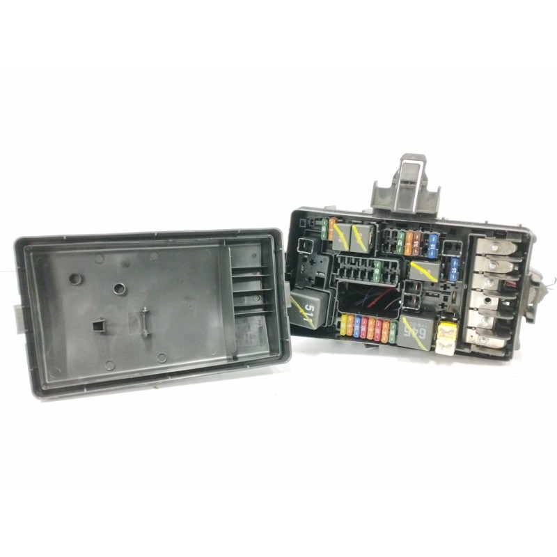 CAJA RELES / FUSIBLES