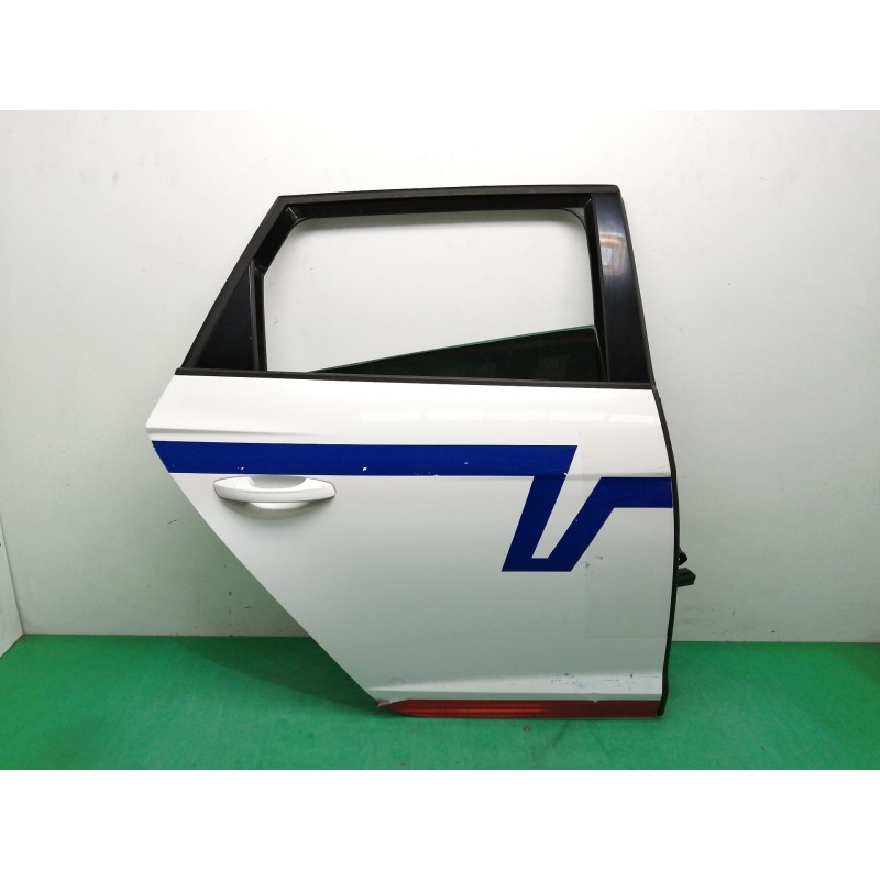Recambio de puerta trasera derecha para seat leon st (5f8) 2.0 tdi referencia OEM IAM 5F4833056 OBSERVAR FOTOS 