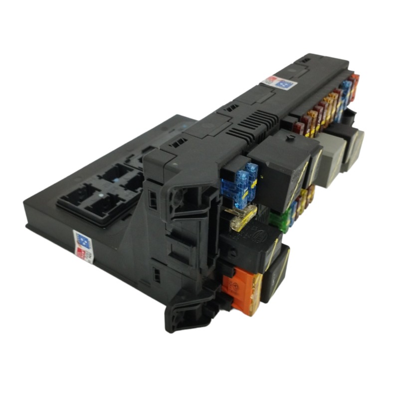 CAJA RELES / FUSIBLES