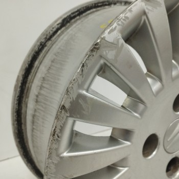 Recambio de llanta para citroën c3 1.4 hdi referencia OEM IAM 5402F7 6JX15CH4 ET27 4H 4X108