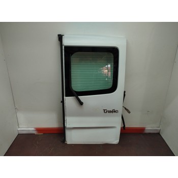 PORTON TRASERO DERECHO NECESITA REPARACION 