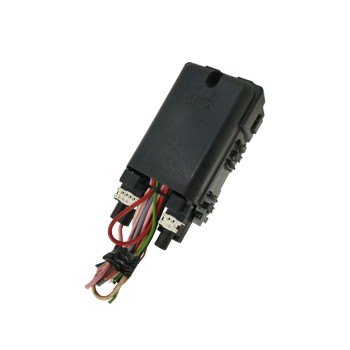 Recambio de caja reles / fusibles para peugeot 5008 1.2 12v e-thp referencia OEM IAM 9665492680  